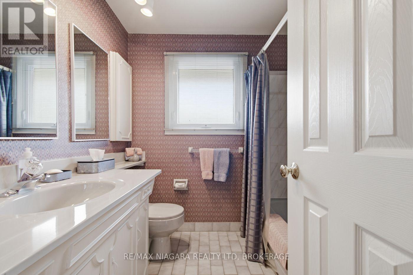 82 LAKESHORE ROAD - 14