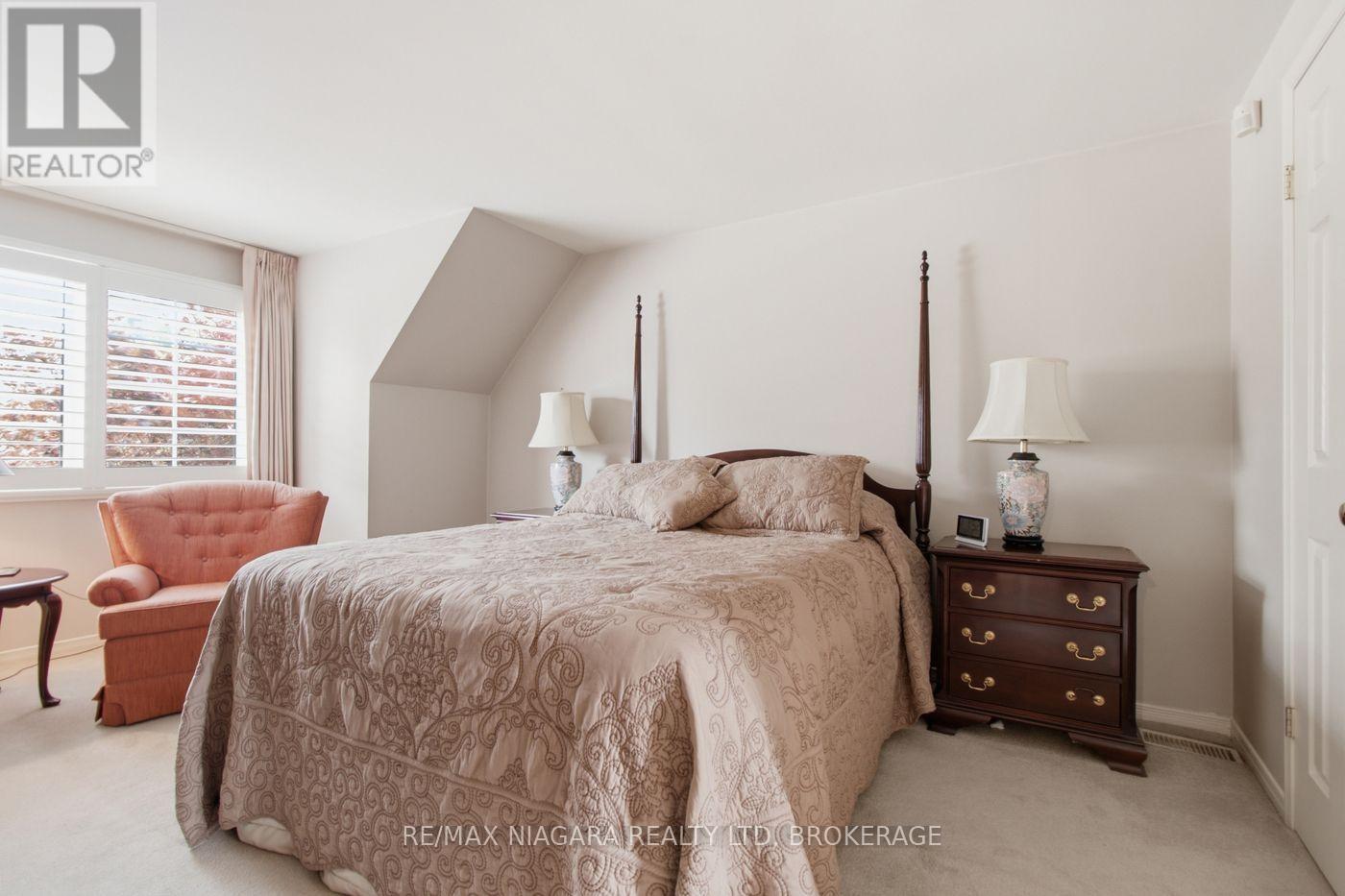 82 LAKESHORE ROAD - 16