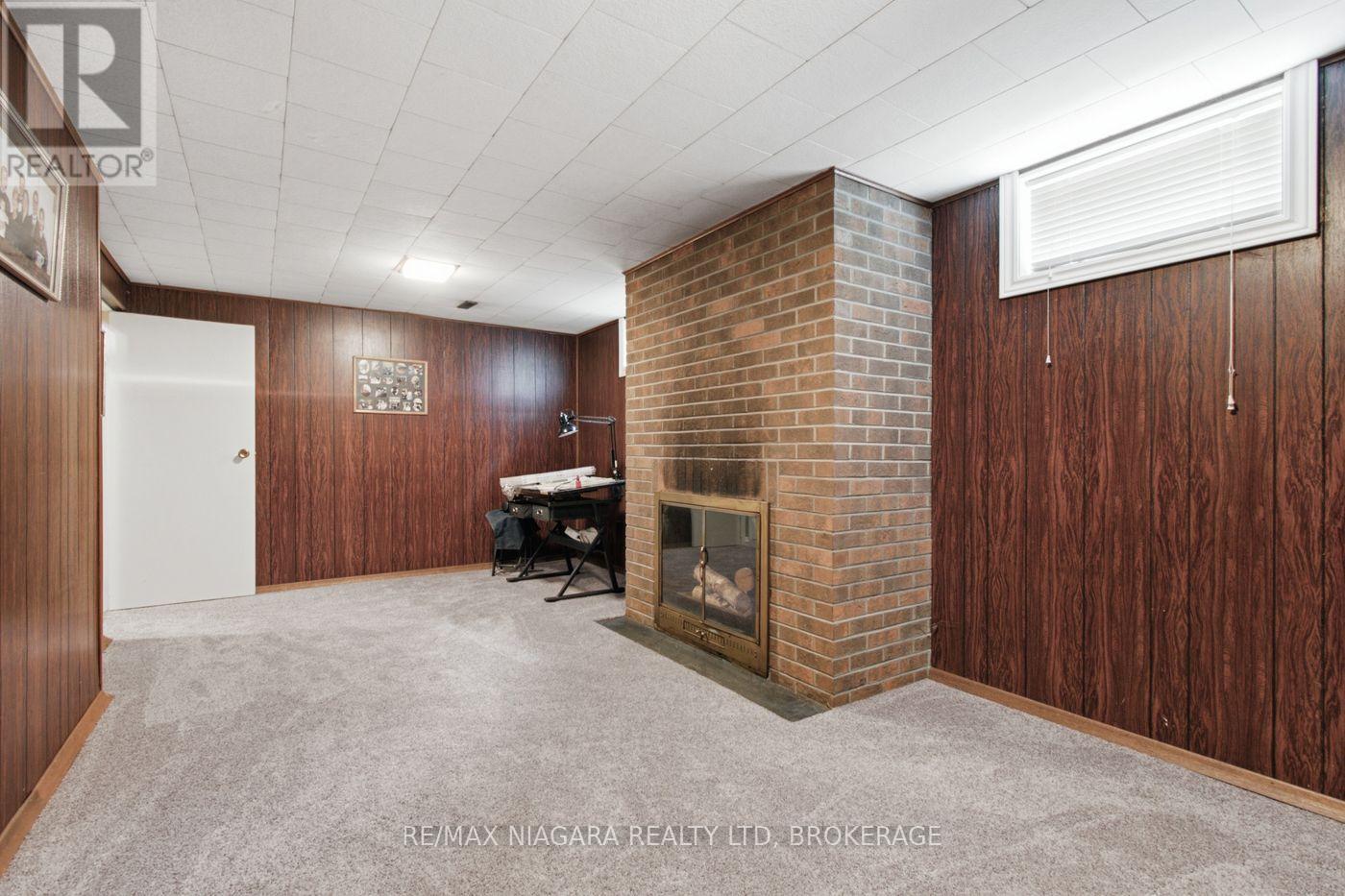 82 LAKESHORE ROAD - 20