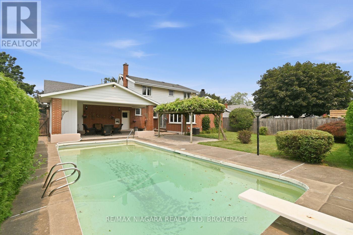 82 LAKESHORE ROAD - 25