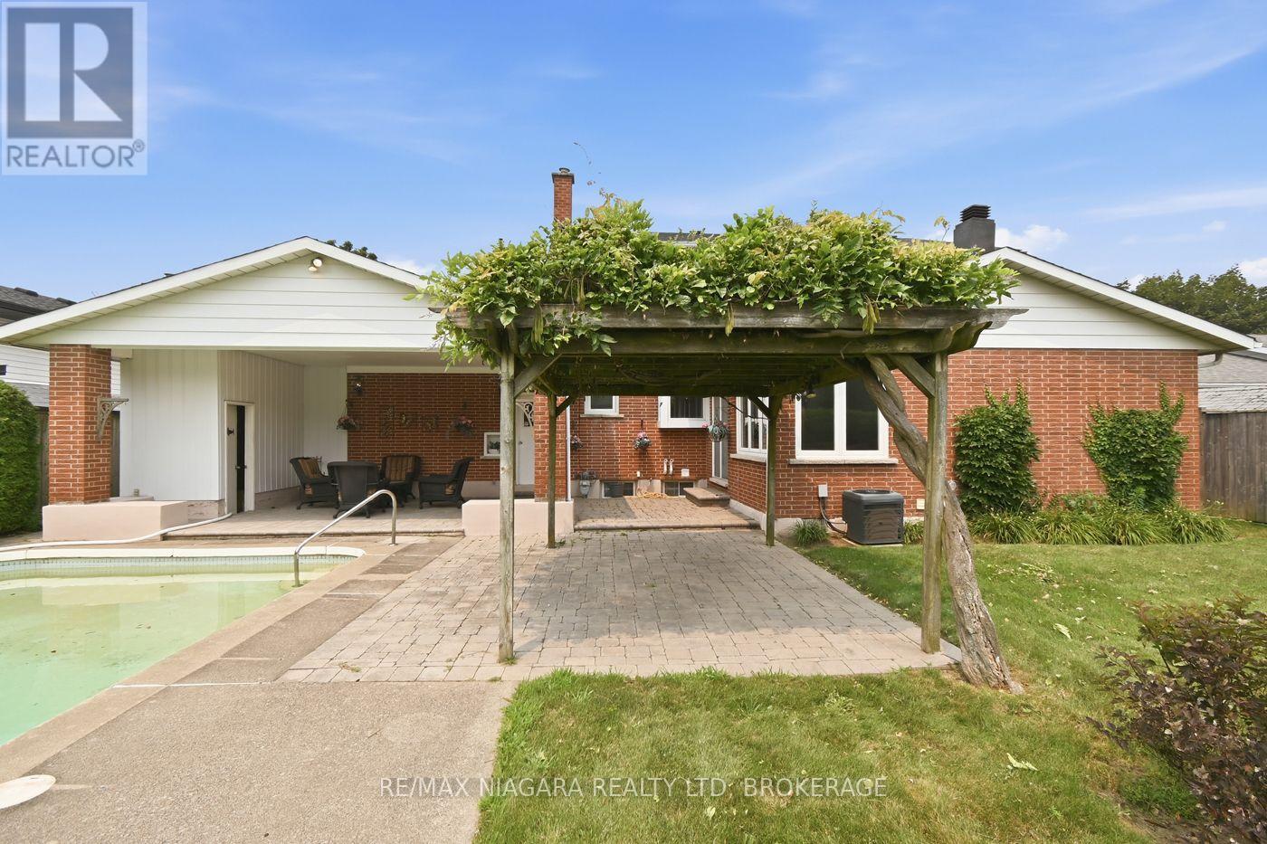 82 LAKESHORE ROAD - 26