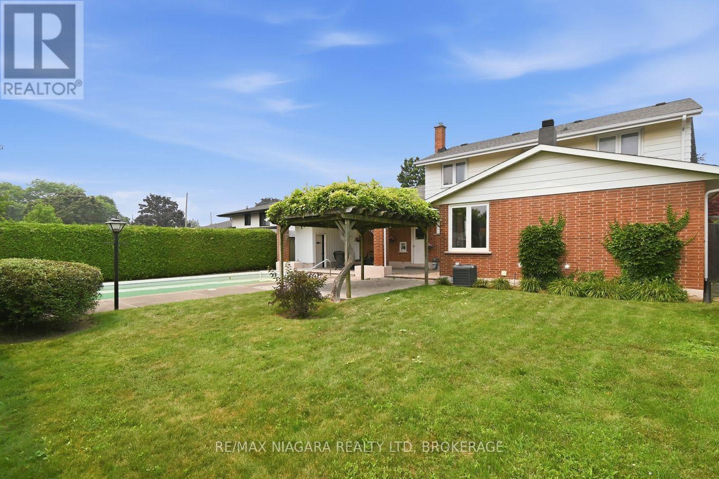 82 LAKESHORE ROAD - 27