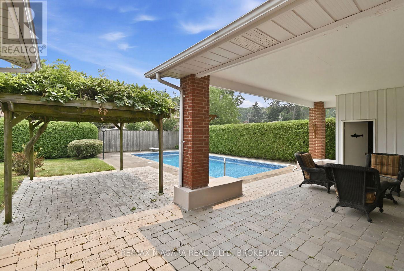 82 LAKESHORE ROAD - 28