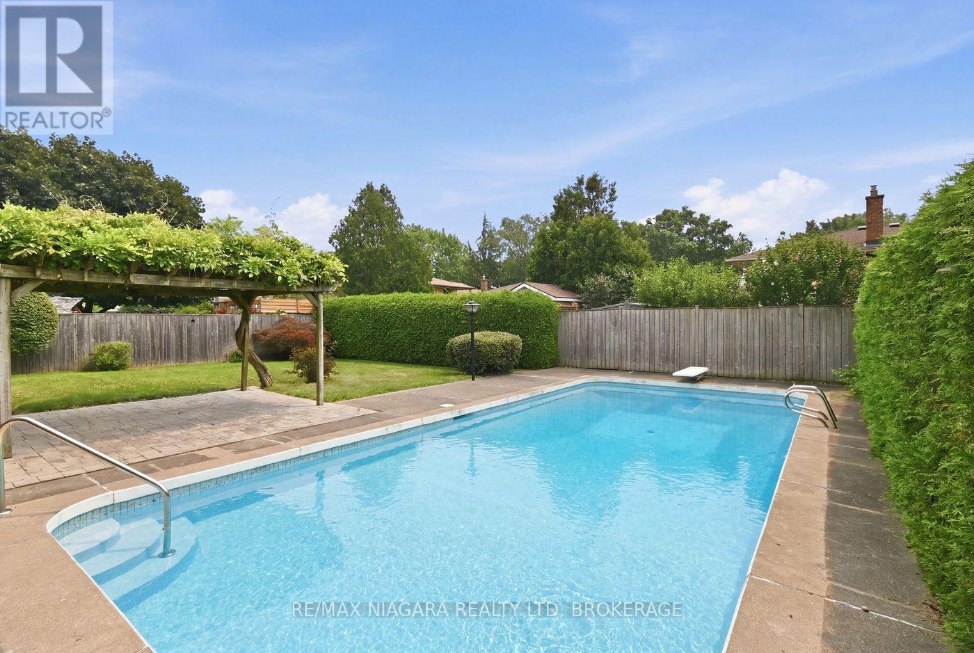 82 LAKESHORE ROAD - 29
