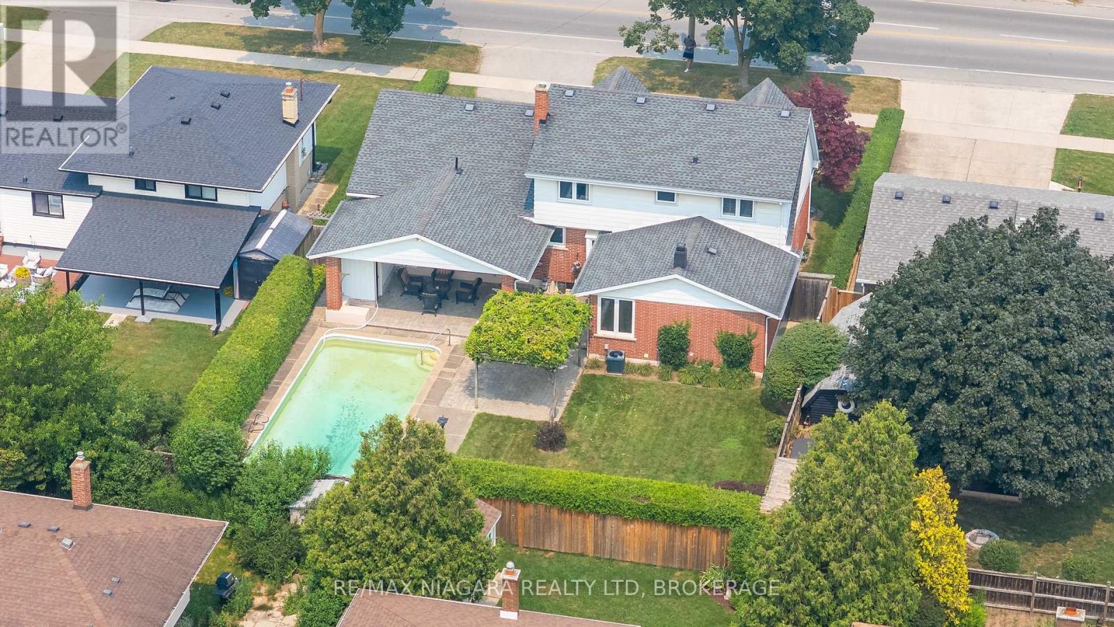 82 LAKESHORE ROAD - 31