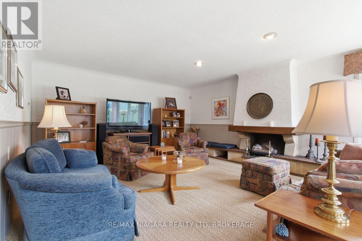 82 LAKESHORE ROAD - 6
