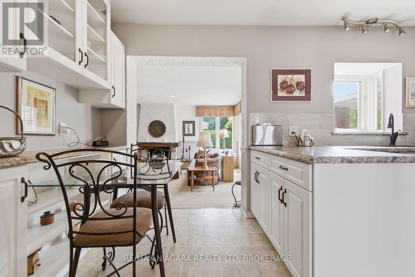 82 LAKESHORE ROAD - 7