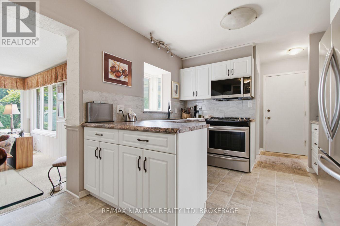 82 LAKESHORE ROAD - 9