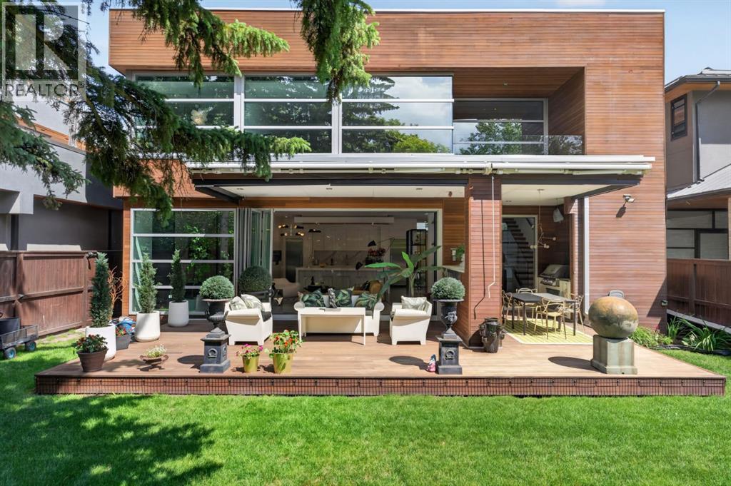 31 Windsor Crescent SW - 32