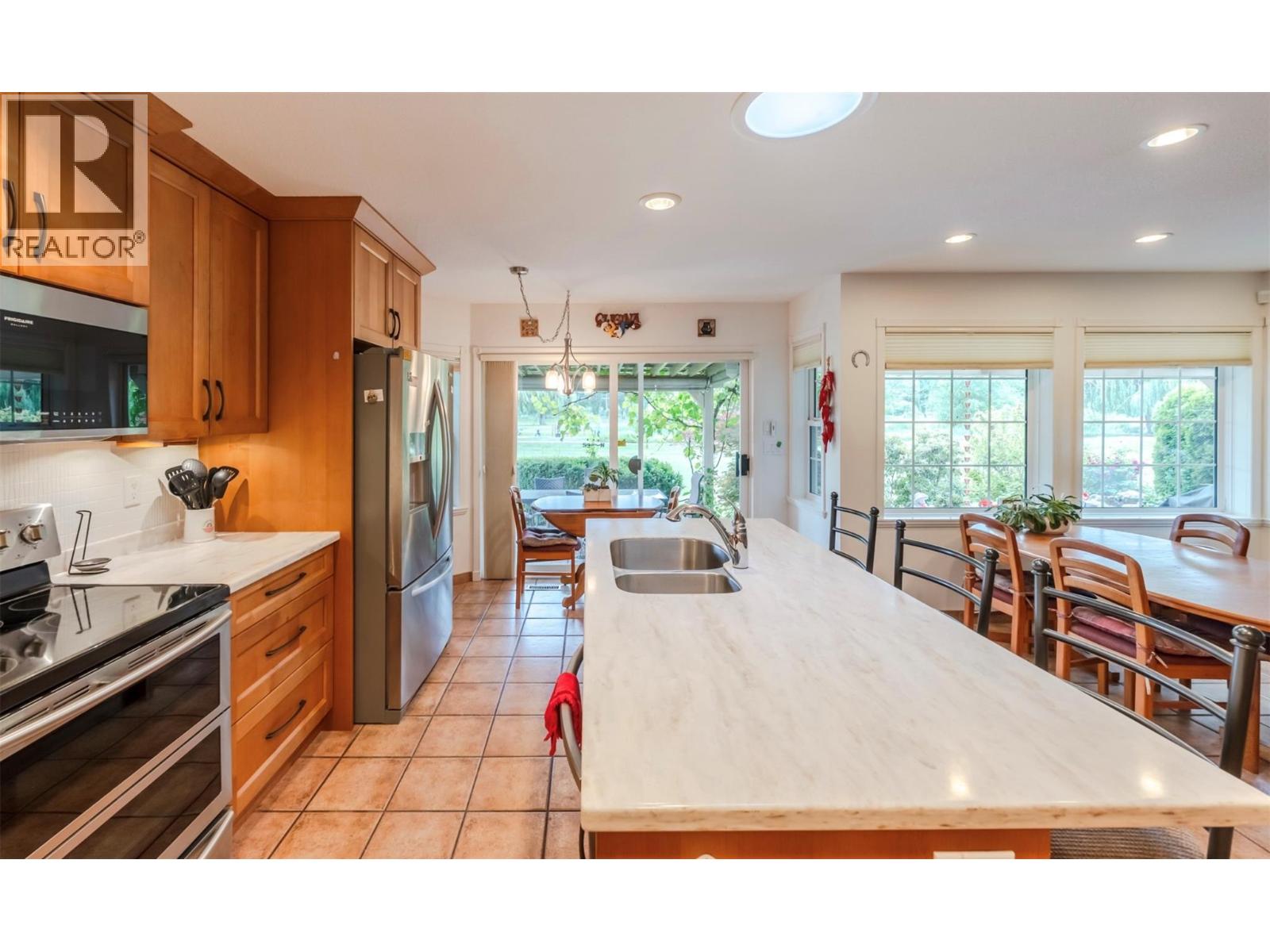 #110 801 Comox Street - 37