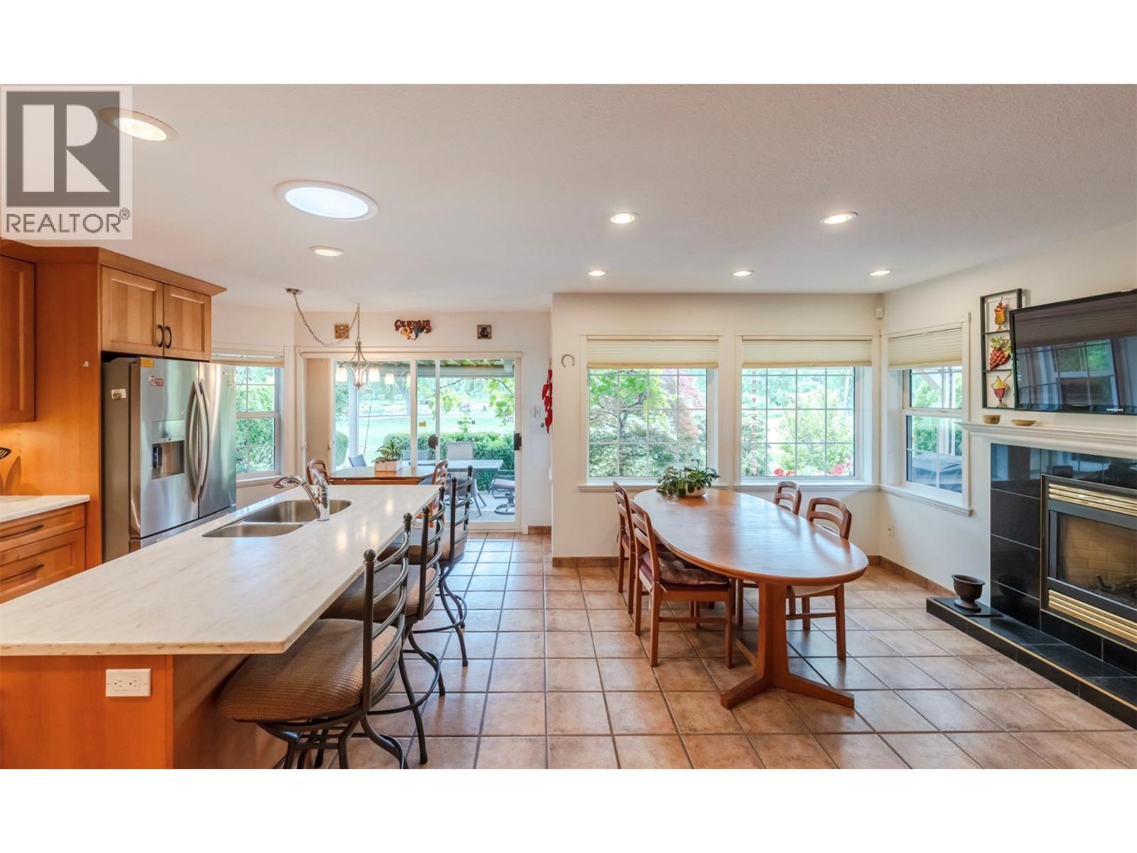 #110 801 Comox Street - 32