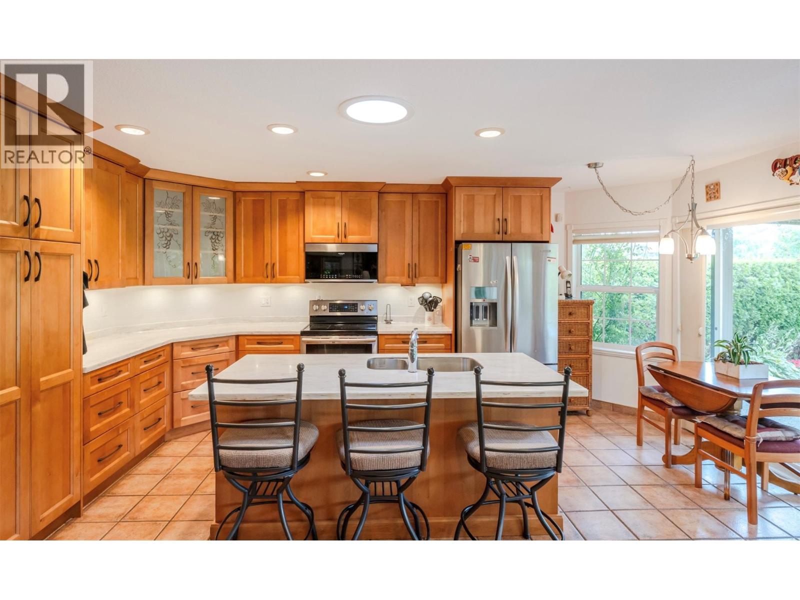 #110 801 Comox Street - 35