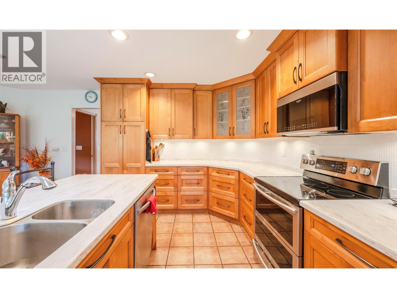 #110 801 Comox Street - 39