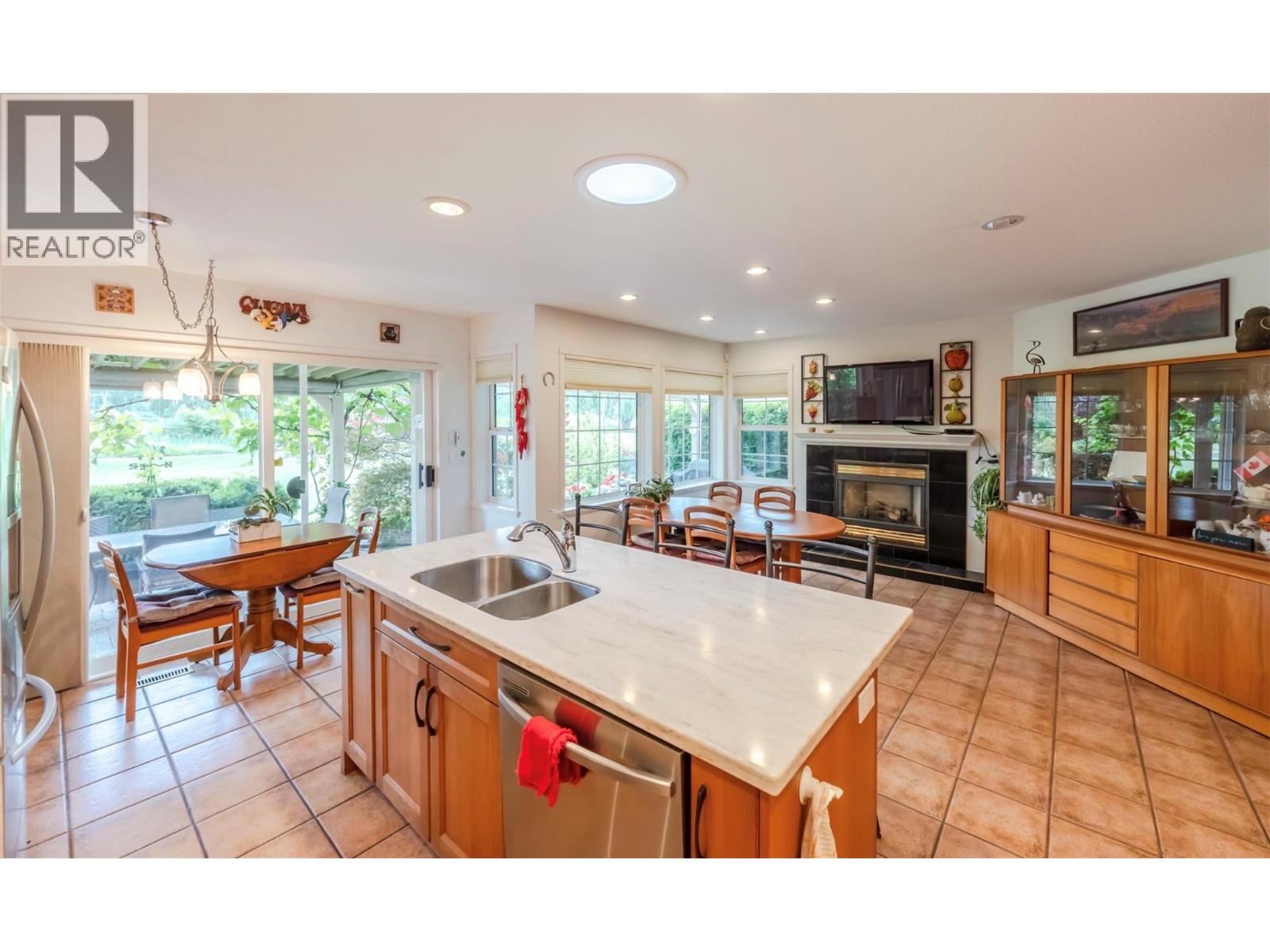 #110 801 Comox Street - 38