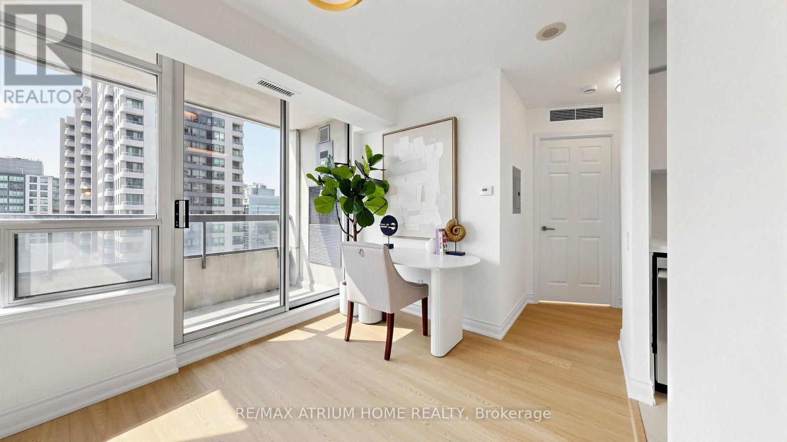 #2207 33 EMPRESS AVENUE - 18