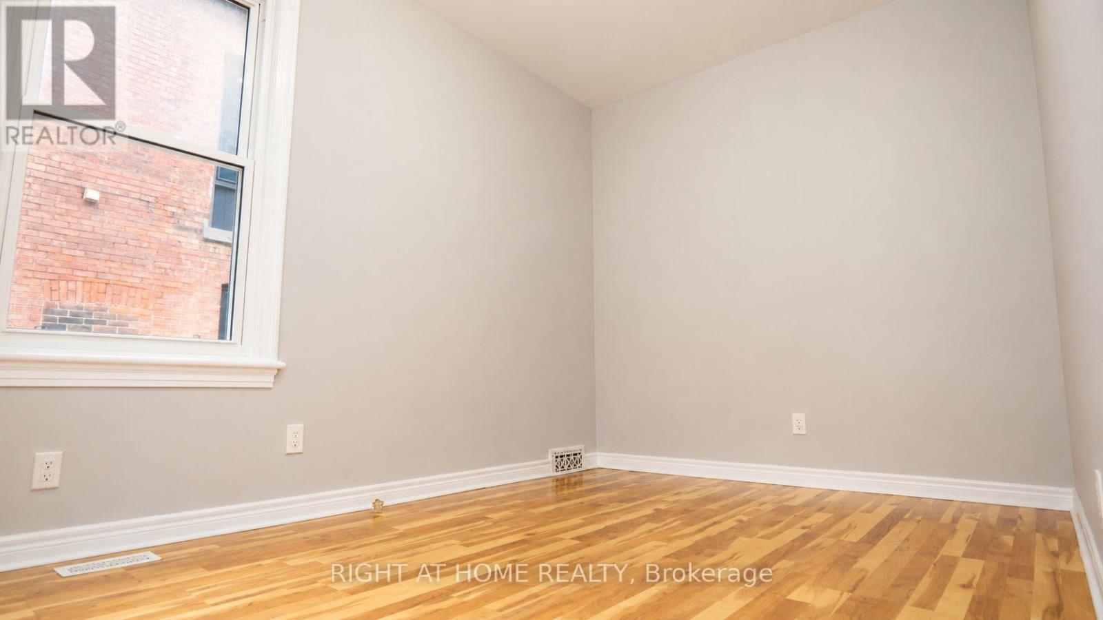 317 QUEEN STREET S - 10