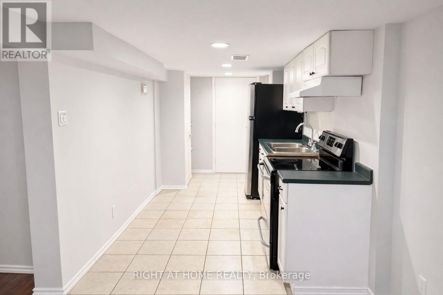 317 QUEEN STREET S - 12