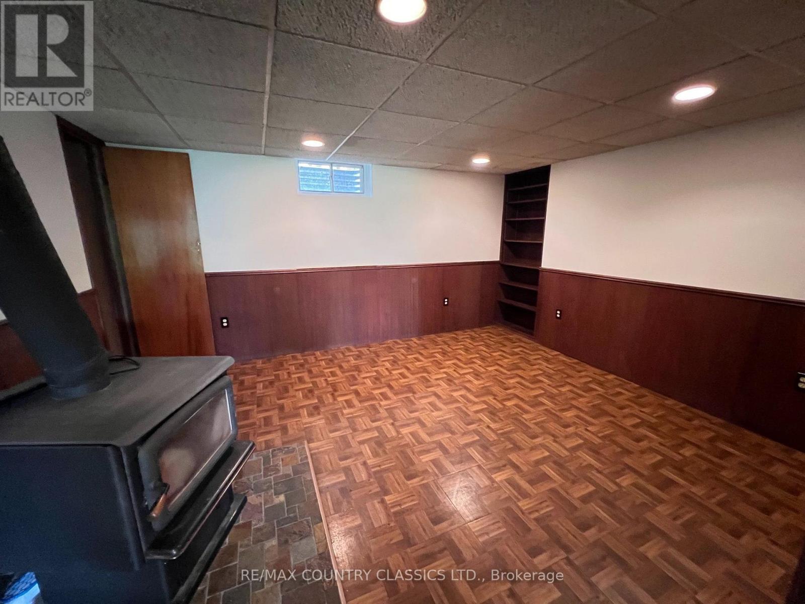 24 FIREHALL LANE - 34