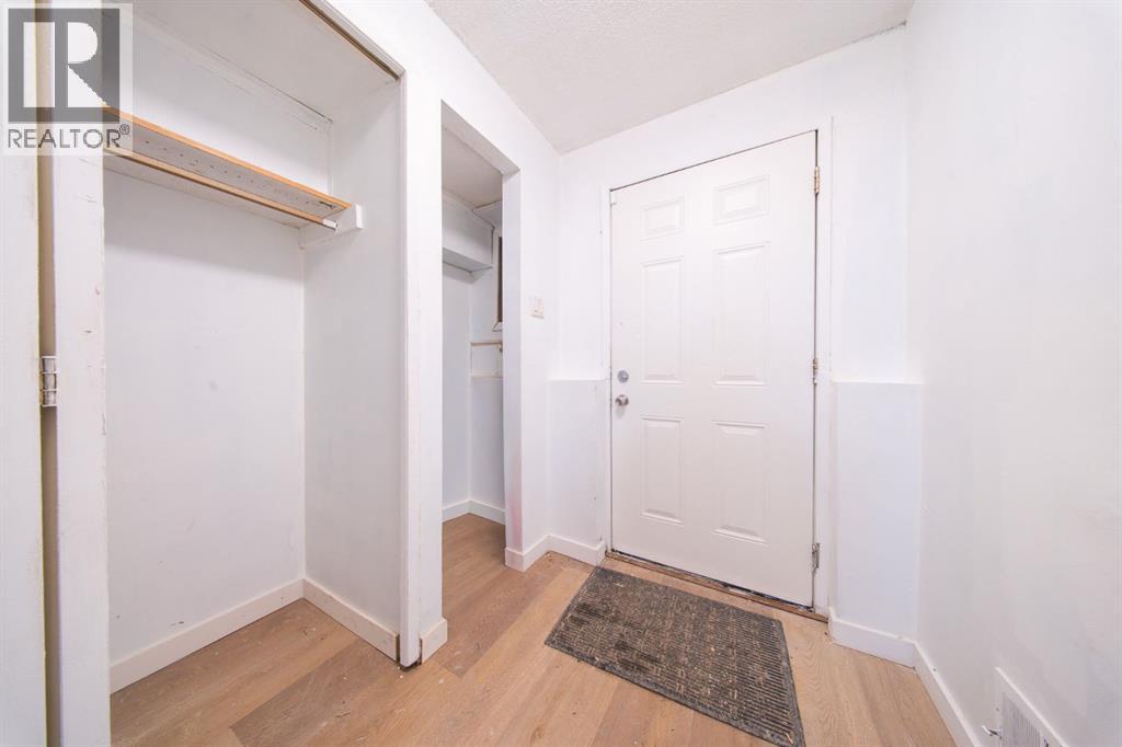 5402 54 Avenue - 9