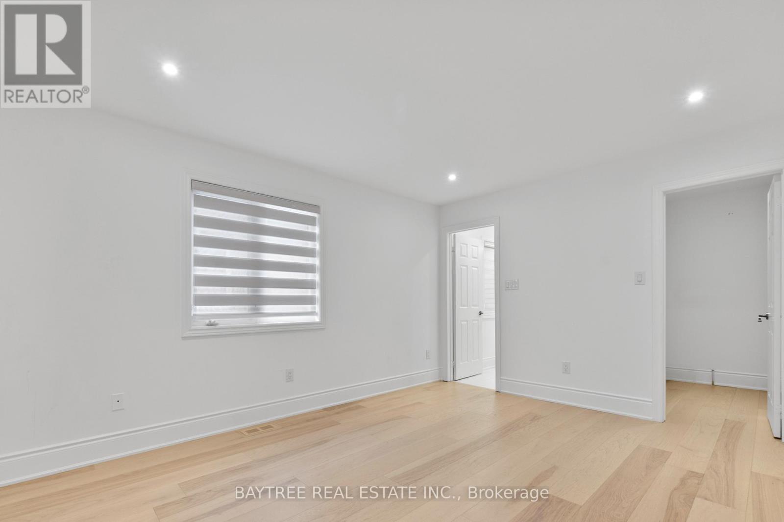 162 BATHURST GLEN DRIVE - 21