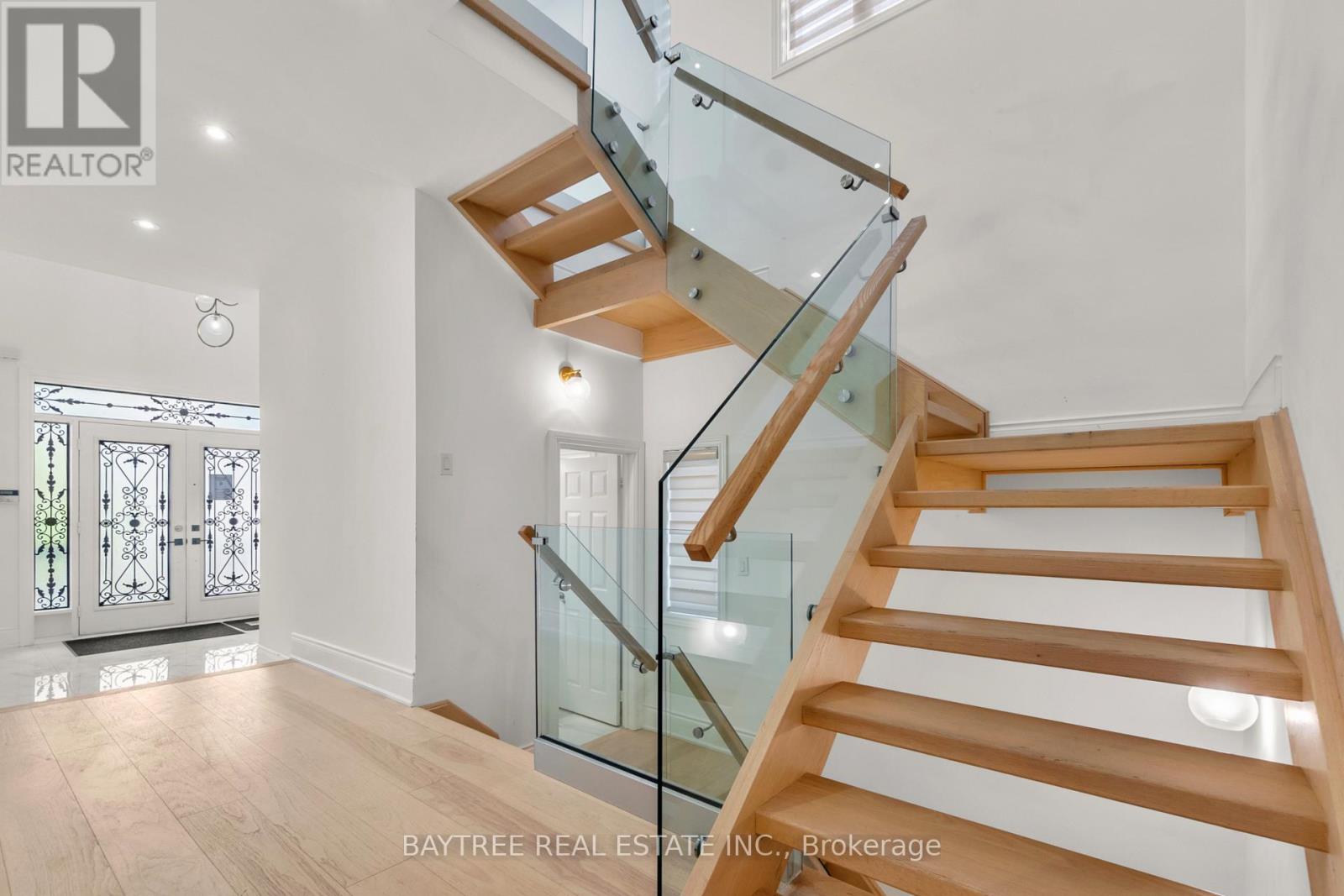 162 BATHURST GLEN DRIVE - 5