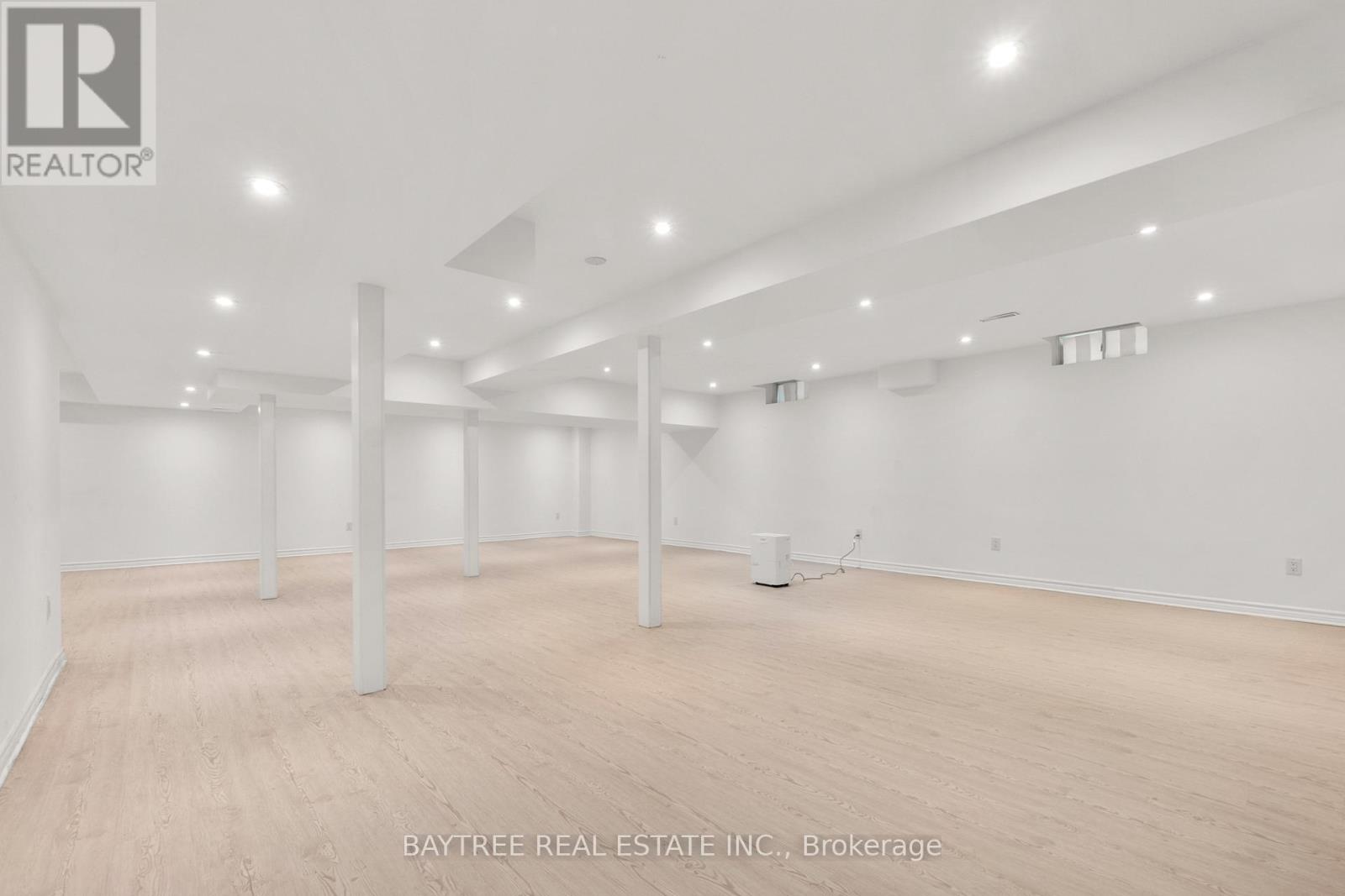 162 BATHURST GLEN DRIVE - 25