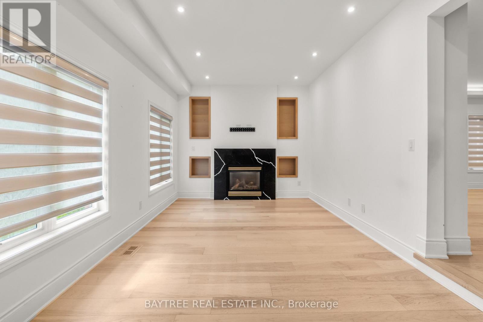 162 BATHURST GLEN DRIVE - 27