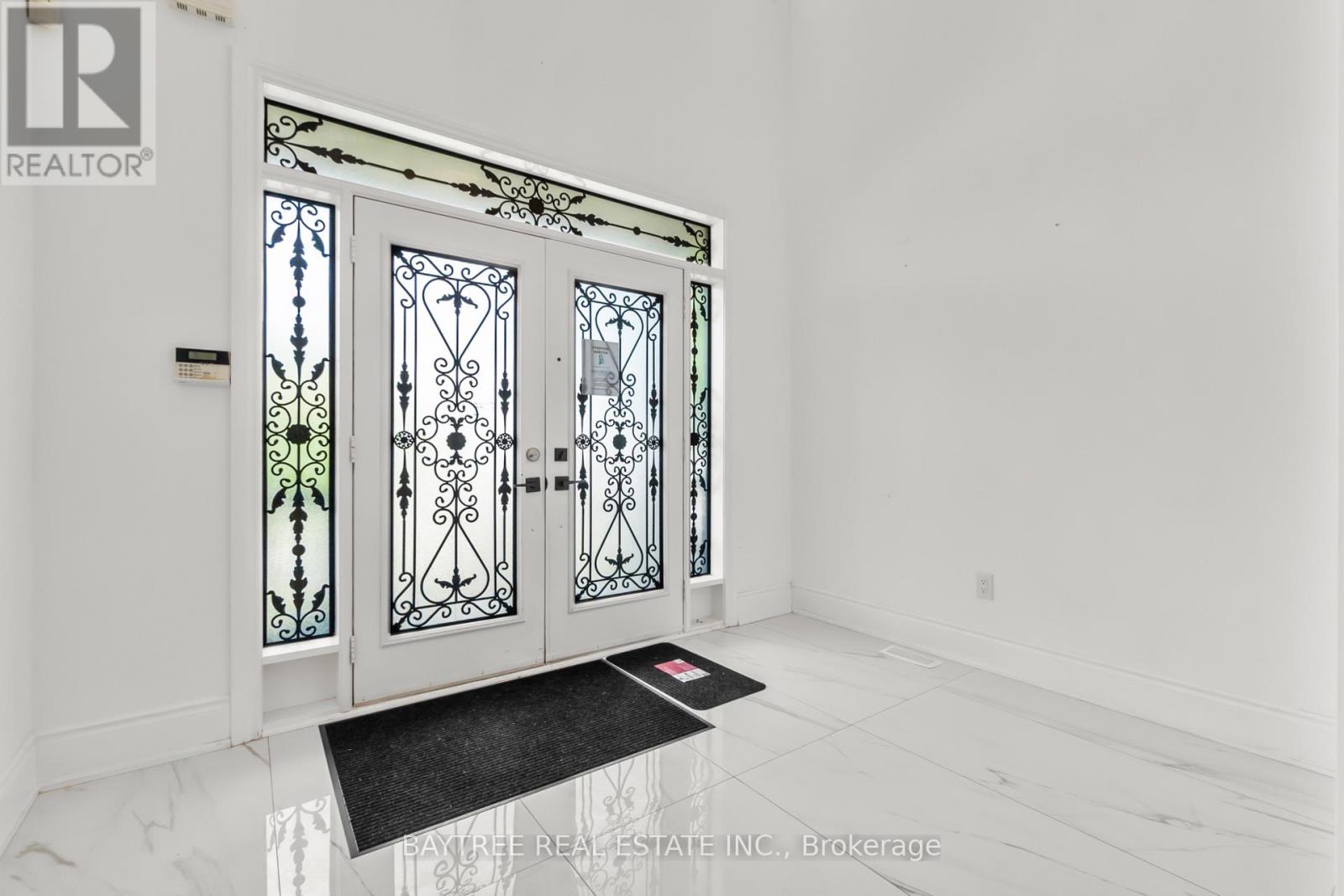 162 BATHURST GLEN DRIVE - 4