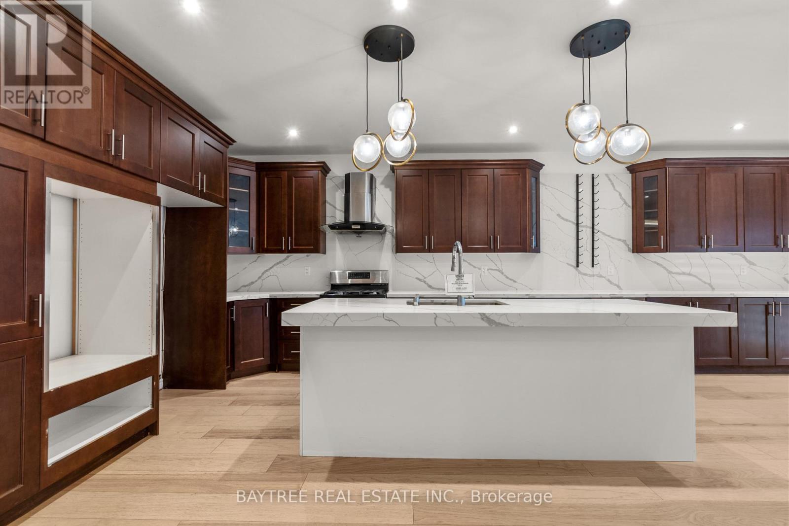 162 BATHURST GLEN DRIVE - 6
