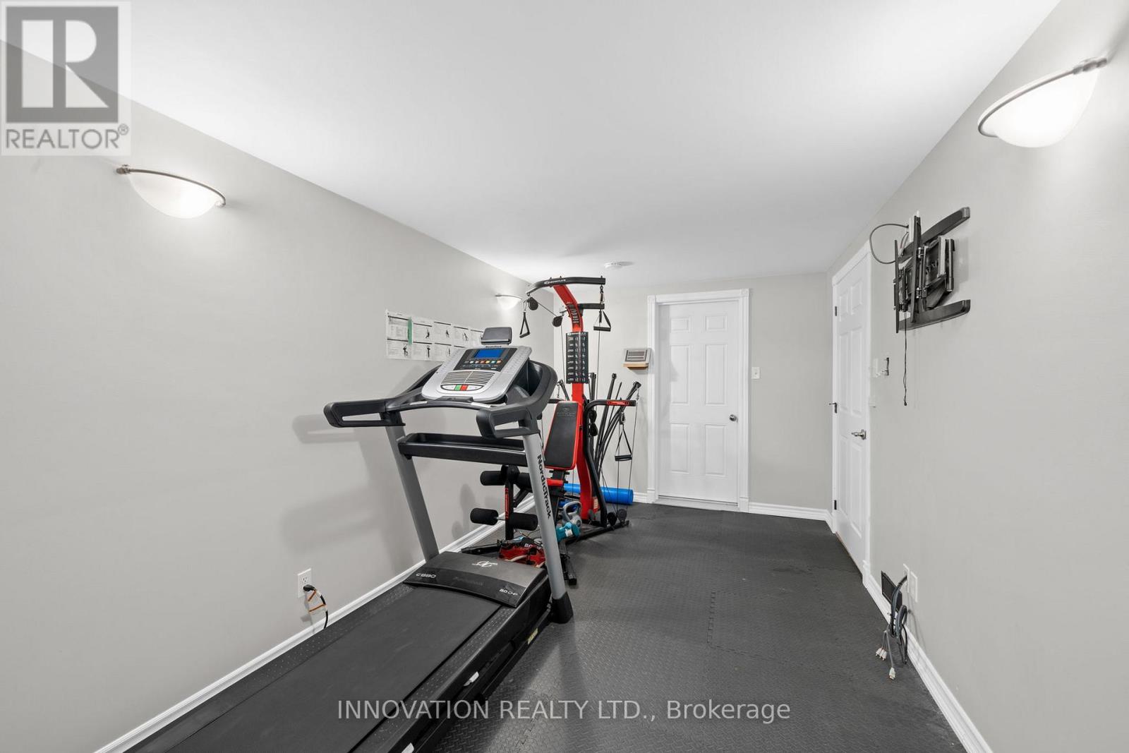 1575 LANDEL DRIVE - 32