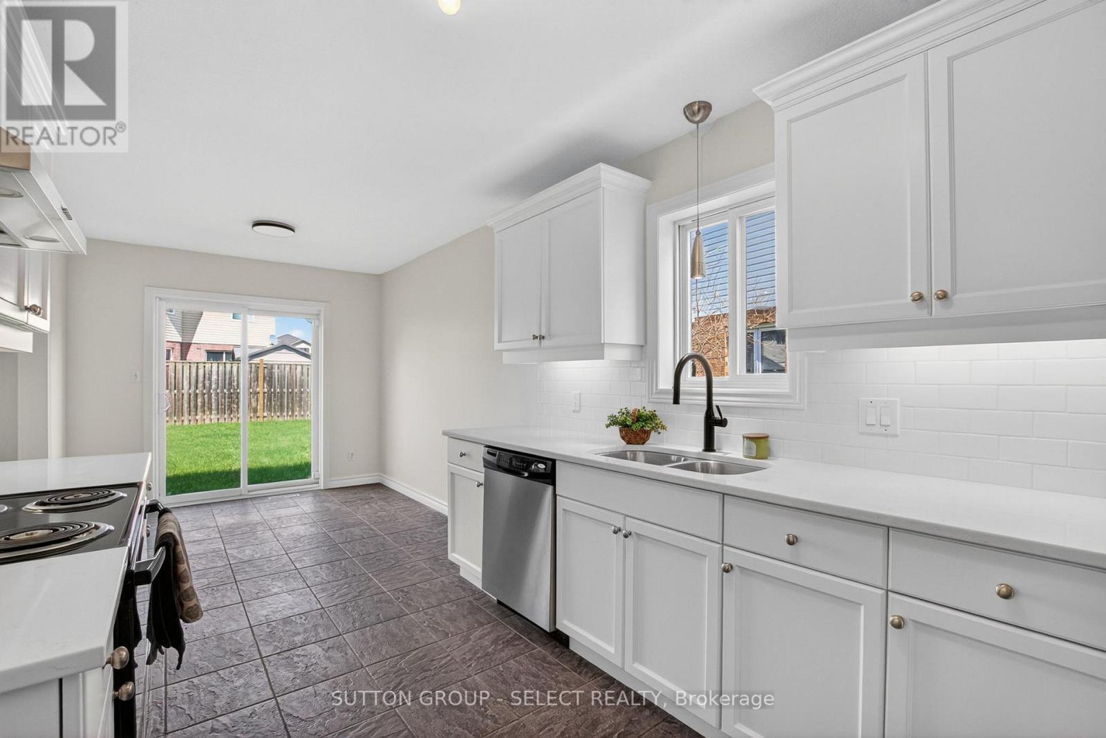 1893 STACKHOUSE CRESCENT - 13