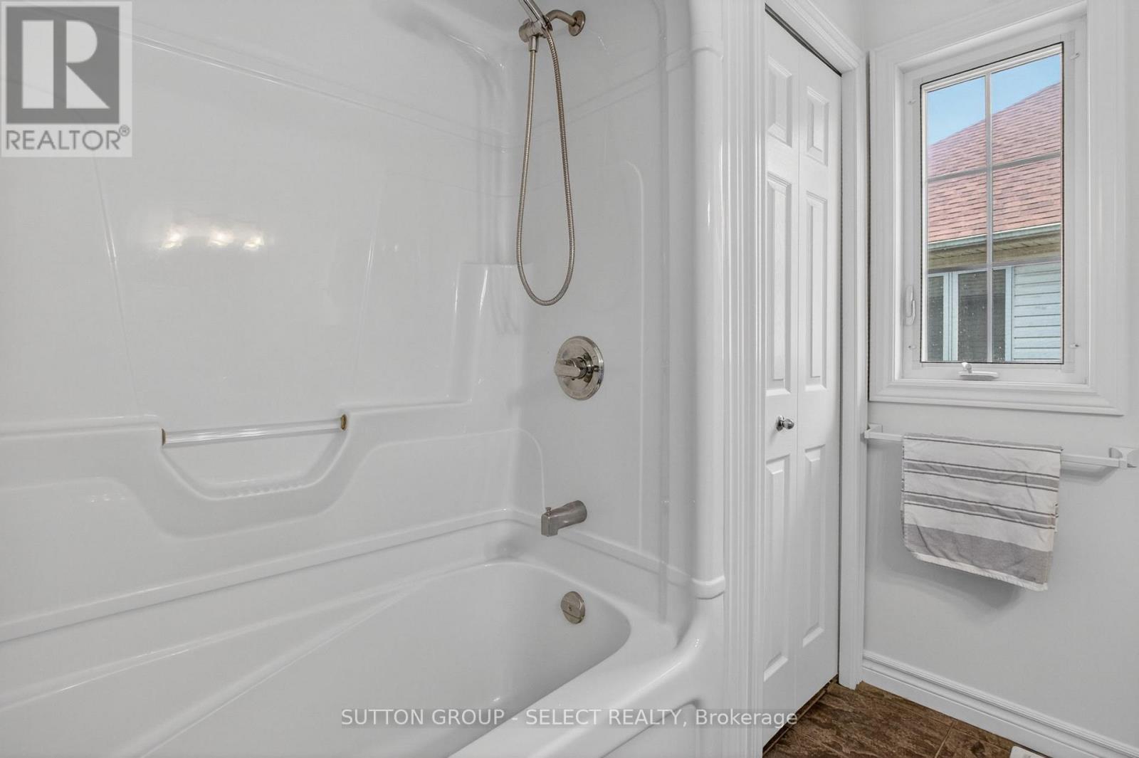 1893 STACKHOUSE CRESCENT - 24