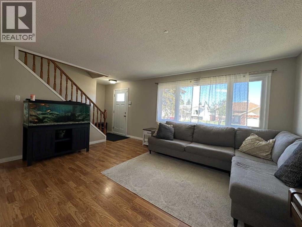 5115 61 Avenue - 15
