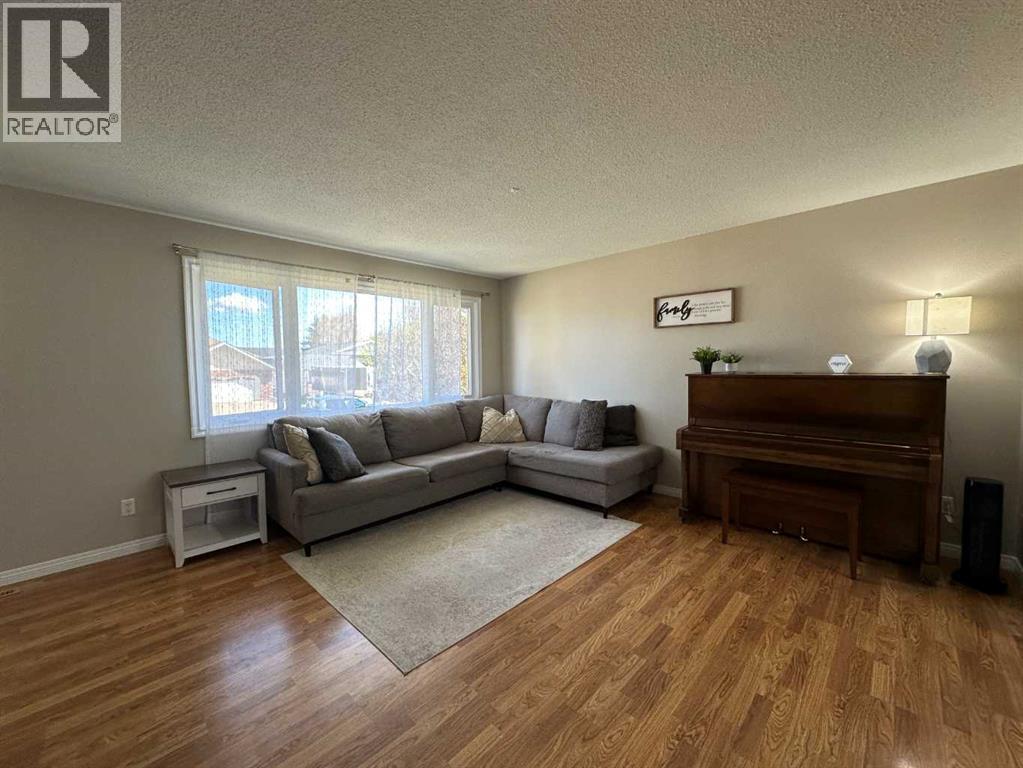 5115 61 Avenue - 14