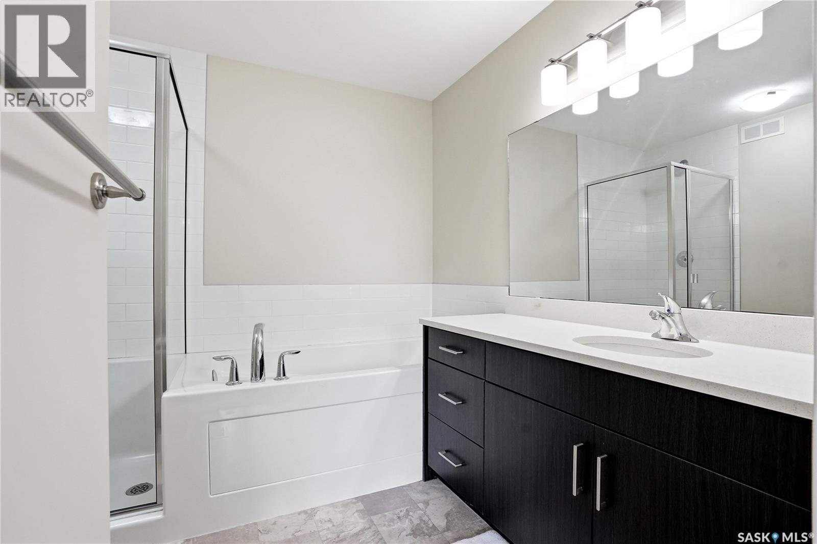 #127 315 DICKSON CRESCENT - 33