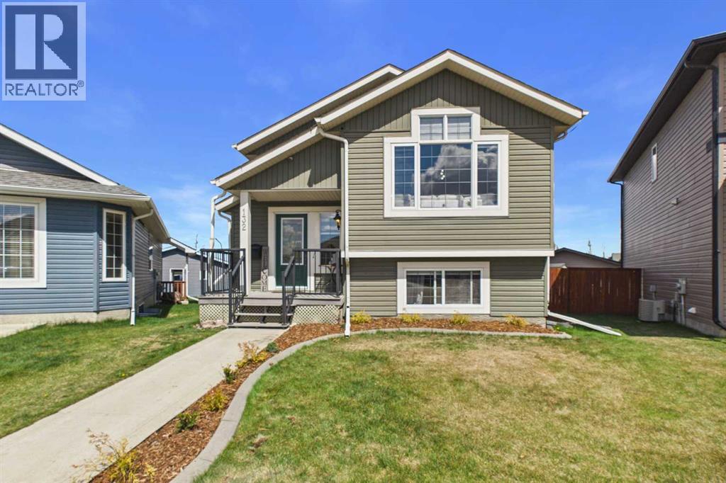 132 Oswald Close - 3