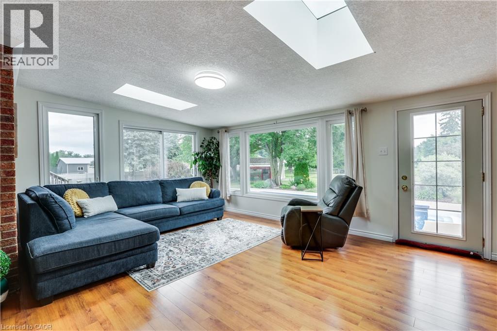 4542 AVENUE Road - 11