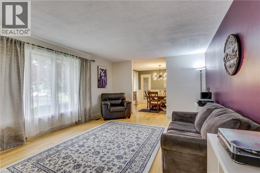 4542 AVENUE Road - 6