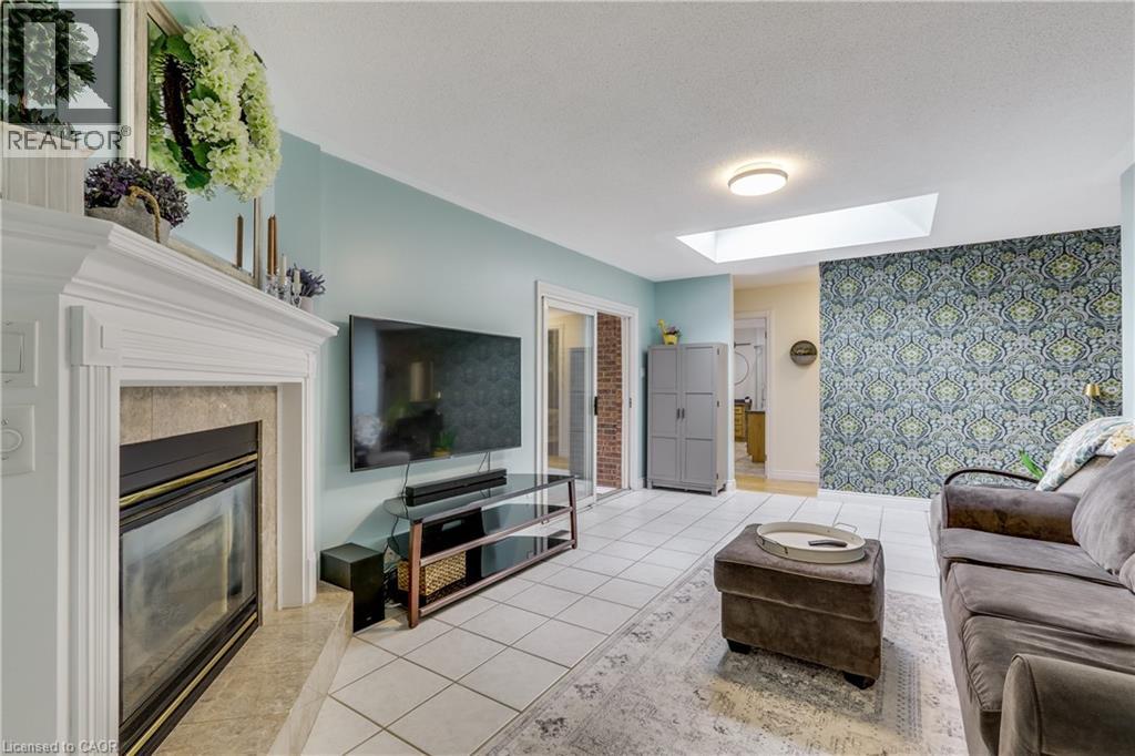 4542 AVENUE Road - 8