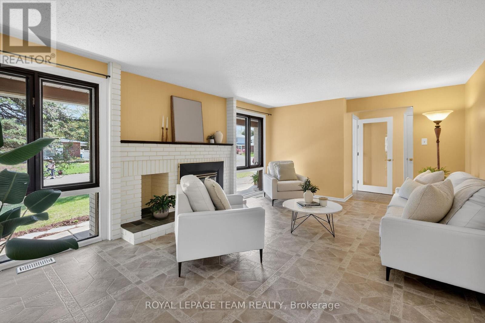 21 LINDHURST CRESCENT - 10