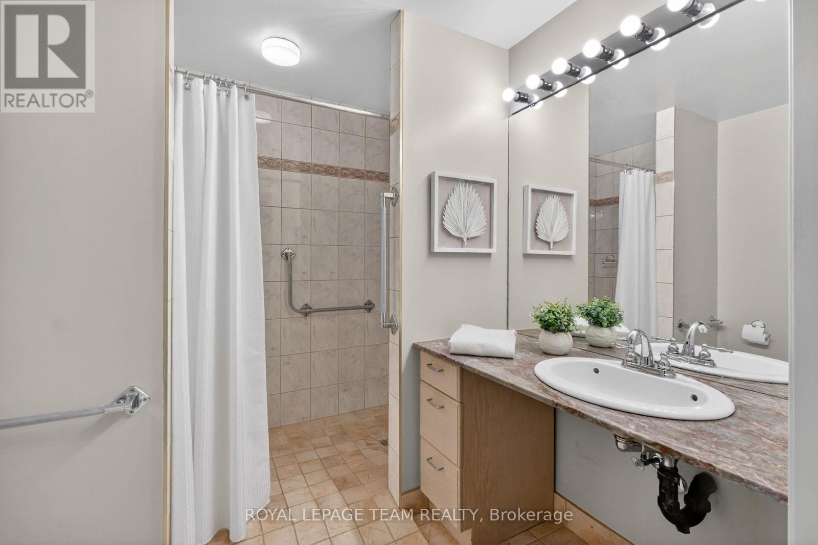 21 LINDHURST CRESCENT - 21