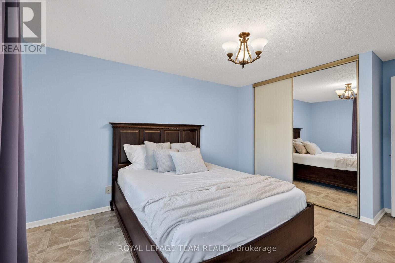 21 LINDHURST CRESCENT - 31