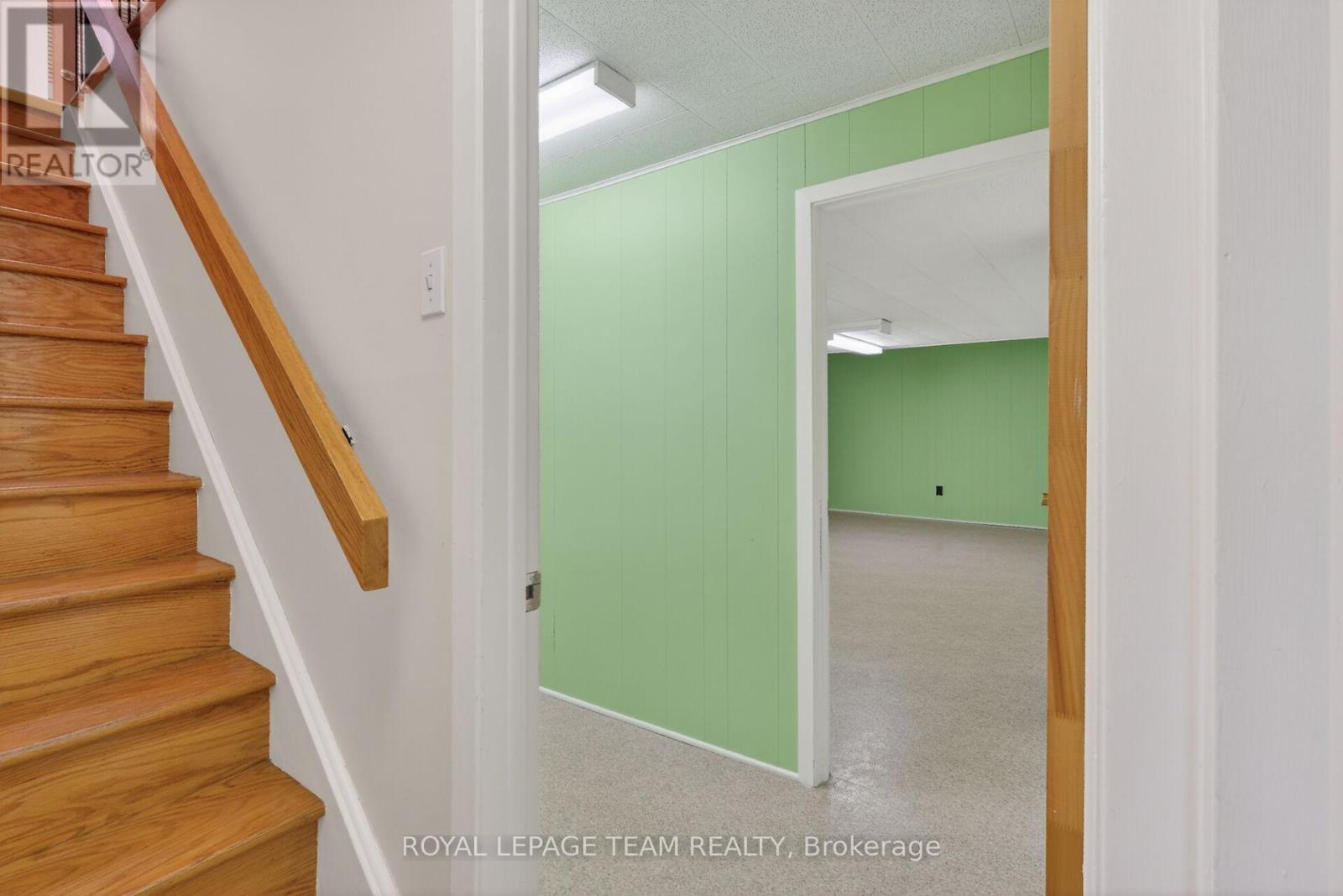 21 LINDHURST CRESCENT - 39
