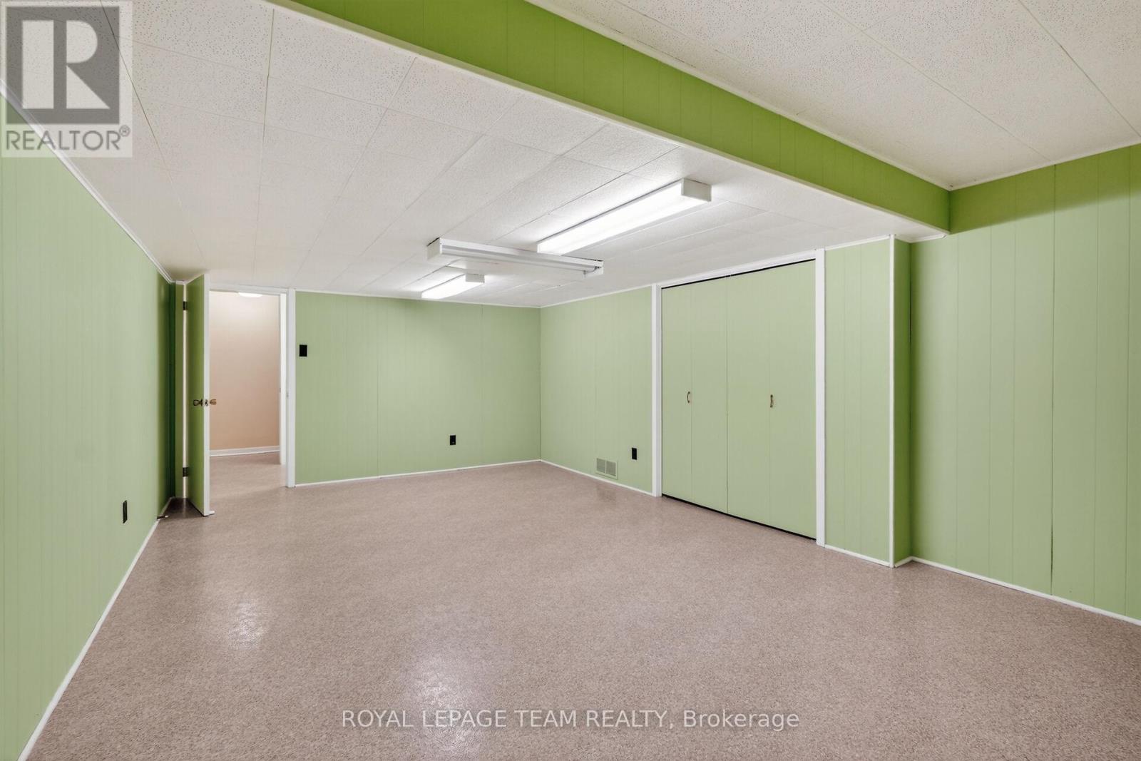 21 LINDHURST CRESCENT - 41