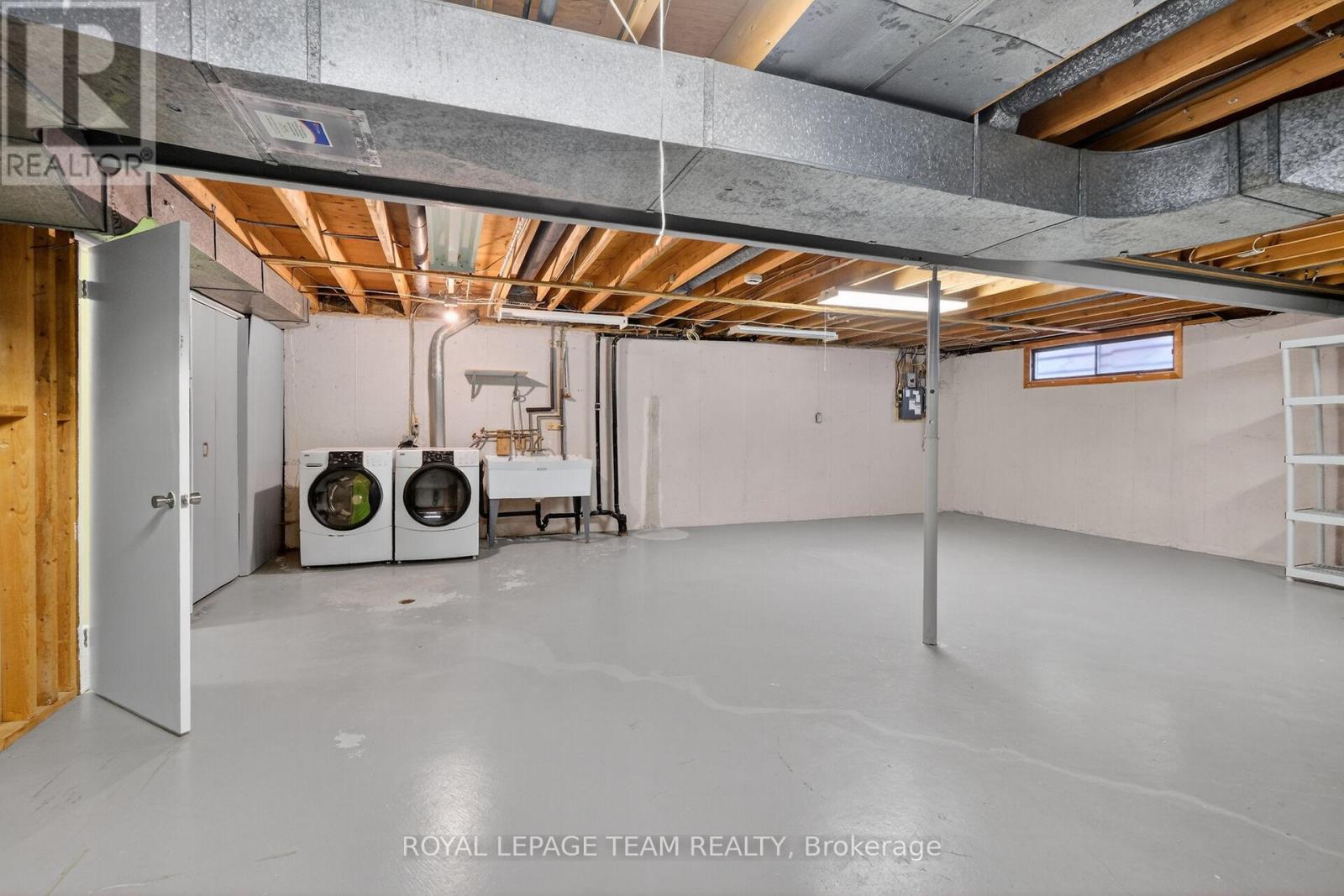 21 LINDHURST CRESCENT - 43