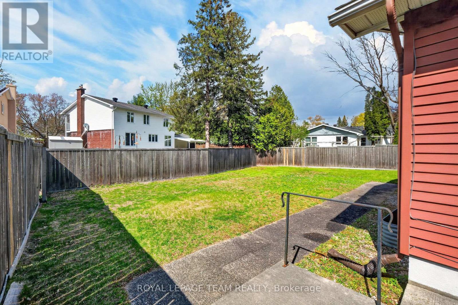 21 LINDHURST CRESCENT - 44