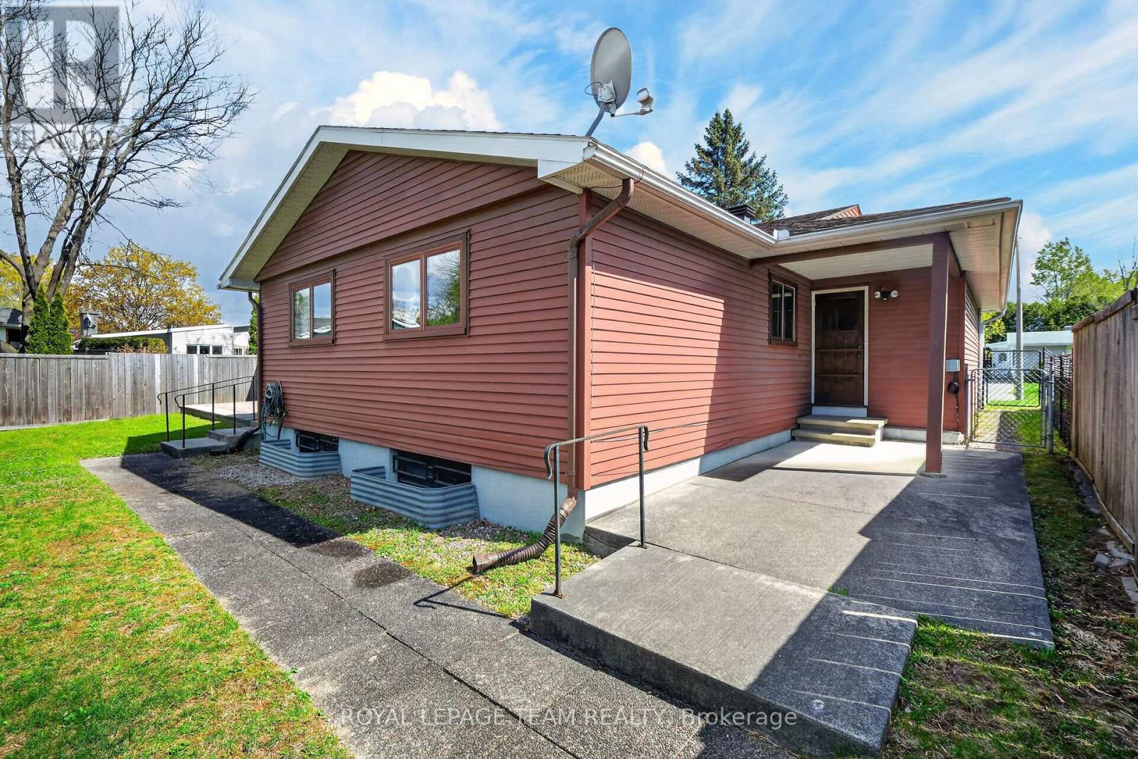 21 LINDHURST CRESCENT - 45