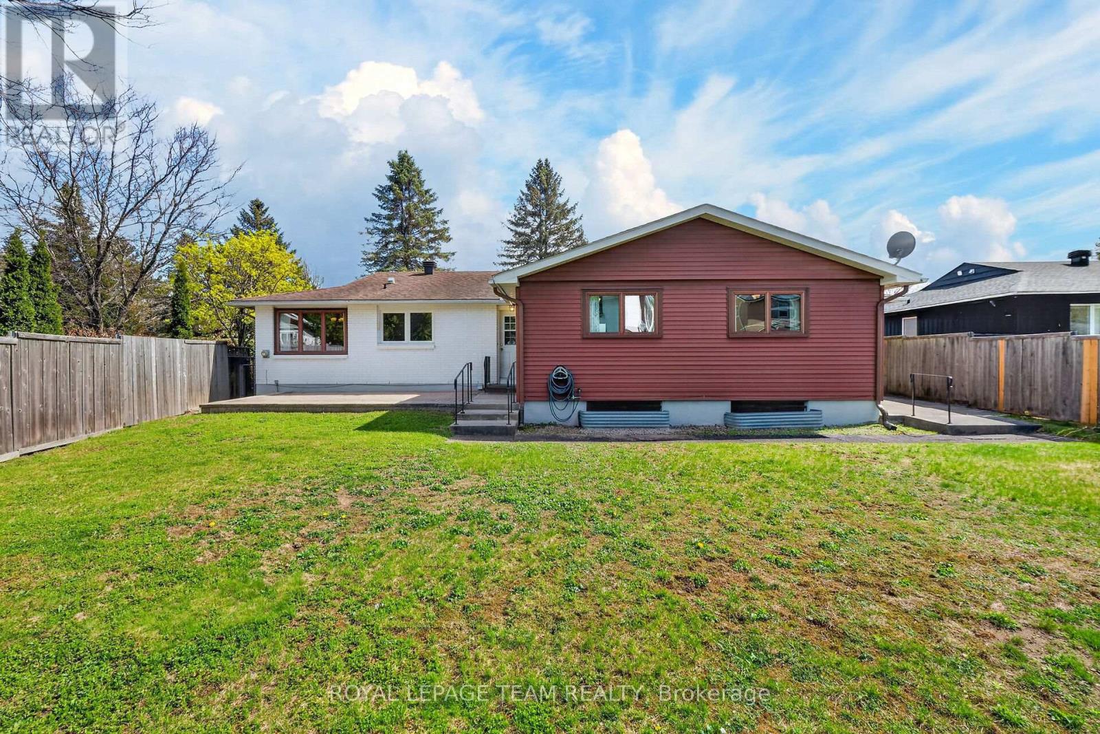 21 LINDHURST CRESCENT - 47
