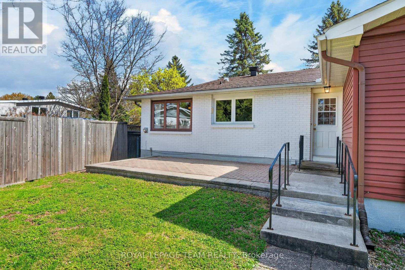 21 LINDHURST CRESCENT - 48