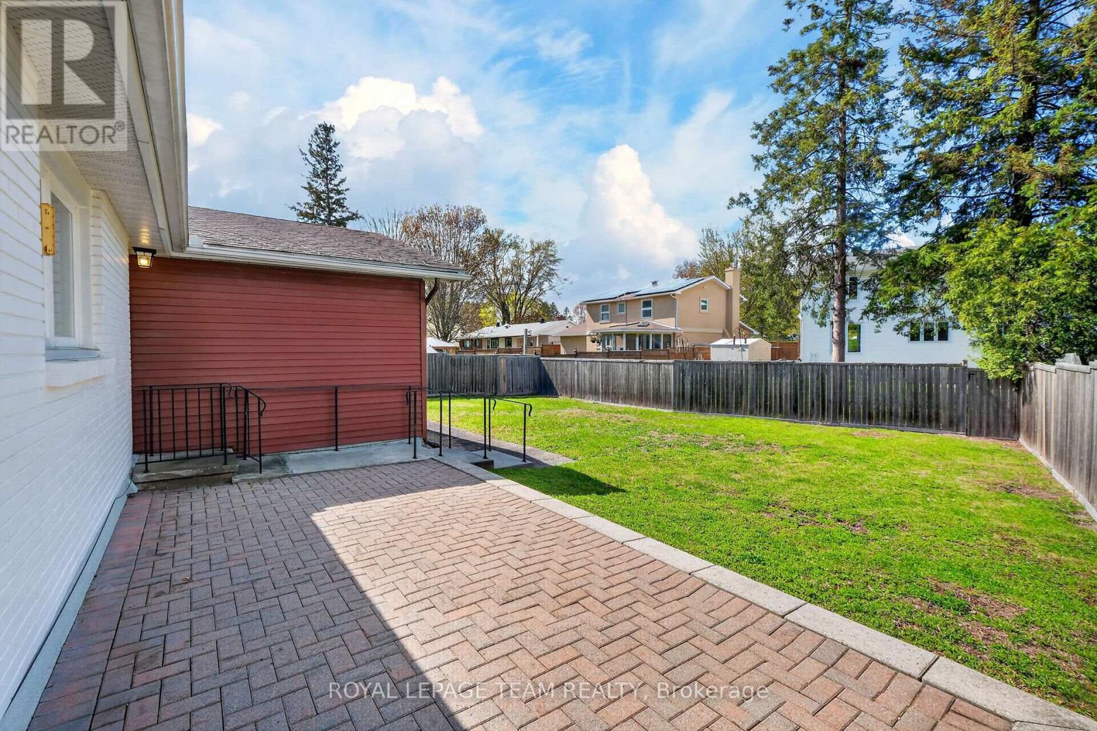 21 LINDHURST CRESCENT - 49